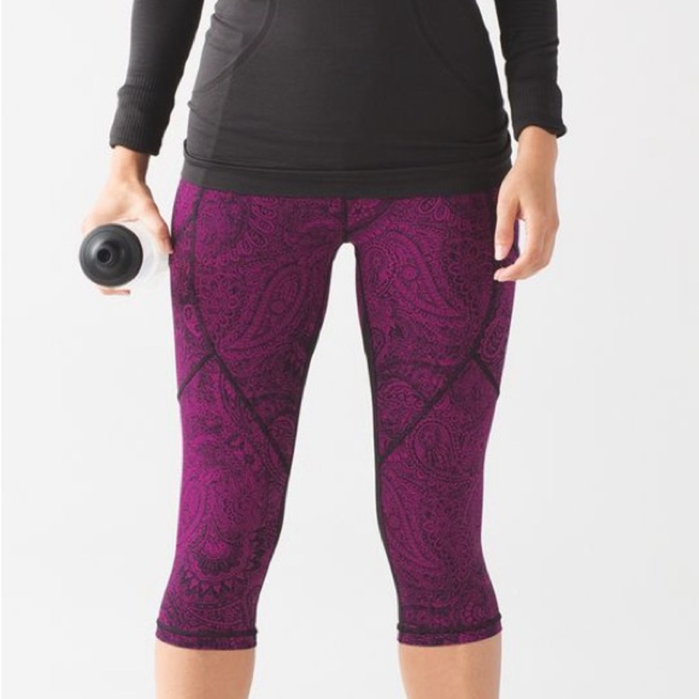 Lululemon Outrun 17" Crop Antique Paisley Deep Fuschia Black - 6